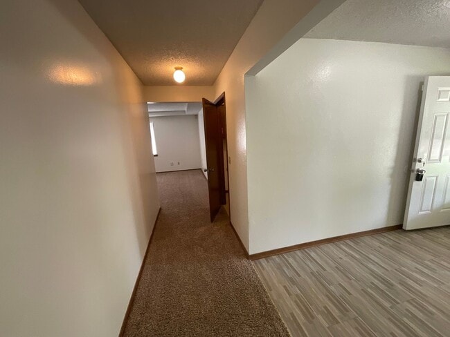 Building Photo - 3 Bed. 2 Bath, 2 Car Garage