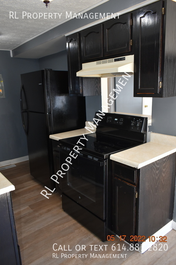 Building Photo - Cozy 2 Bedroom 1 Bathroom 2nd Floor Condo ...