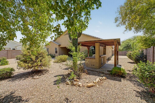 Building Photo - 1900 E Woodsman Pl