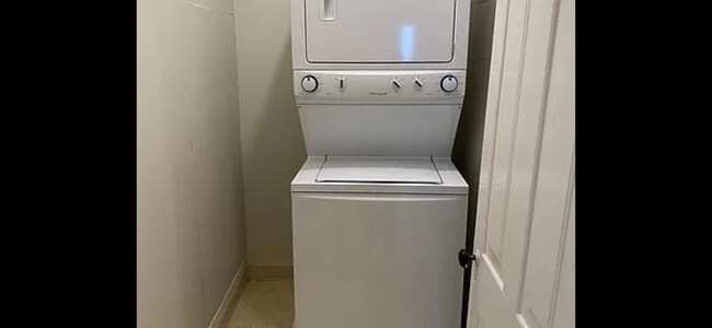Washer/dryer - 103 W 2nd St