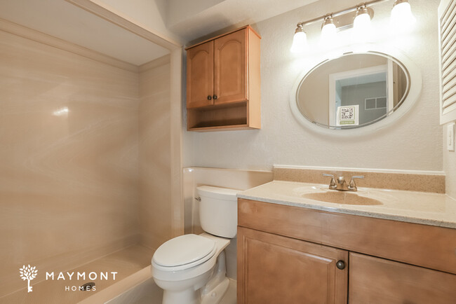 Building Photo - Spacious 3 Bedroom Home with Enclosed Pool