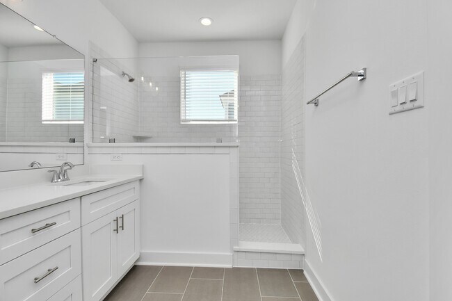 Building Photo - 9027 Laverne Oak Ln