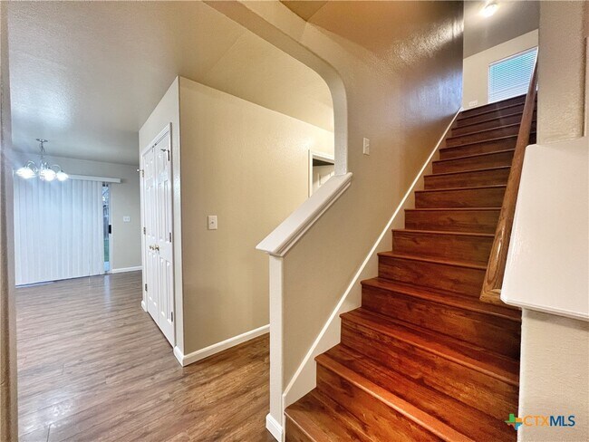 Building Photo - 364 Starling Creek