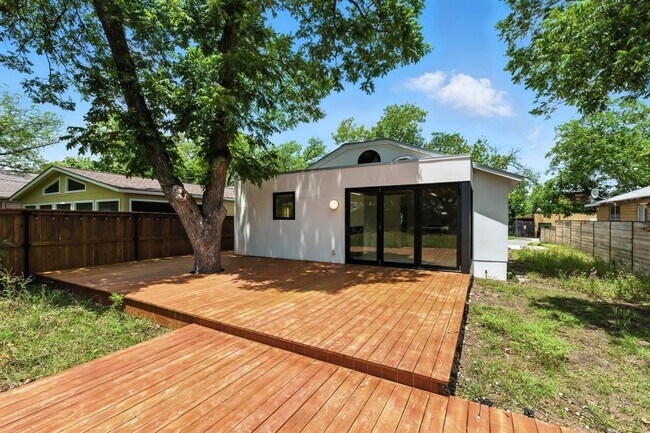 Building Photo - 5207 Avenue F