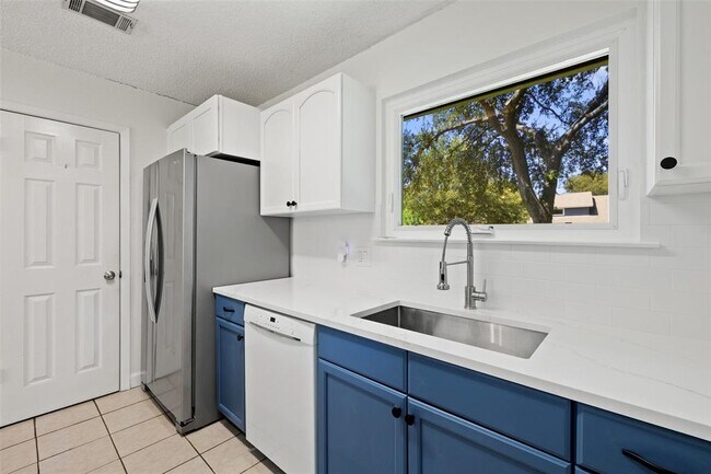 Building Photo - 2808 Firecrest Dr