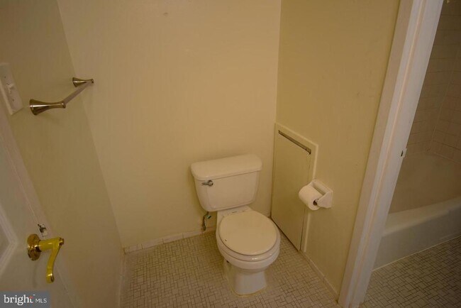 Building Photo - 2635 Fort Farnsworth Rd