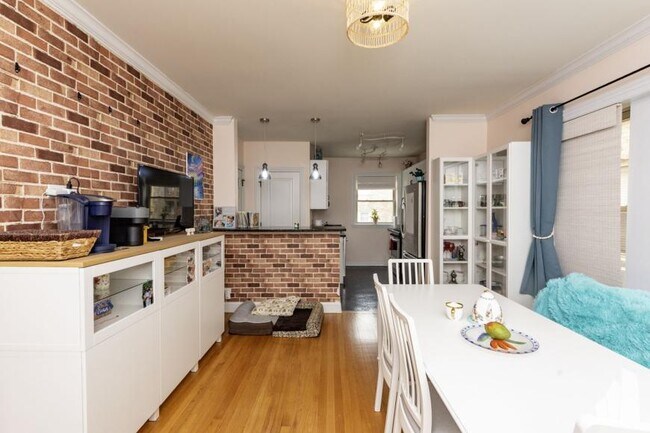 Building Photo - 2 bedroom in Chicago IL 60640