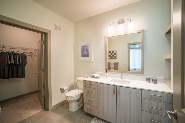 Building Photo - Artisan Twickenham Square