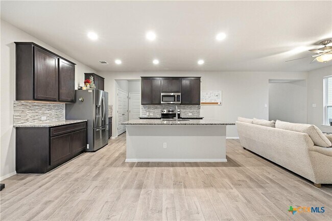 Building Photo - 408 Black Opal Dr