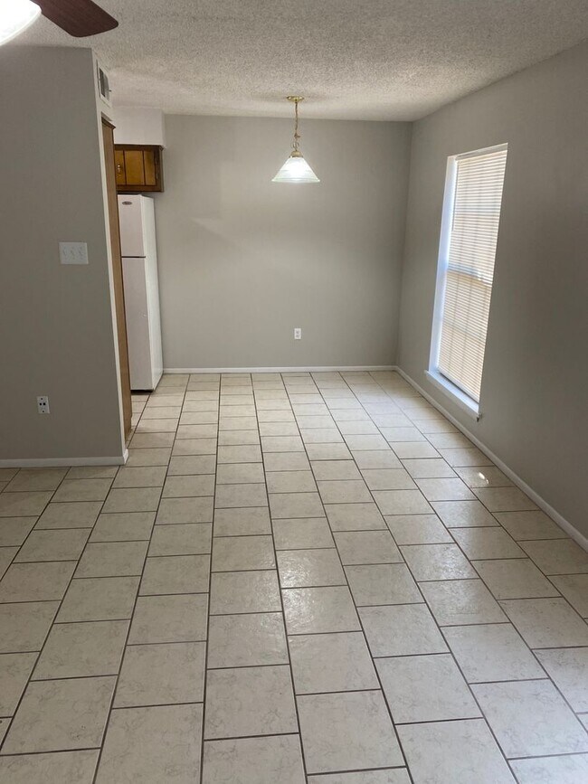 Building Photo - 4 Kay Ln