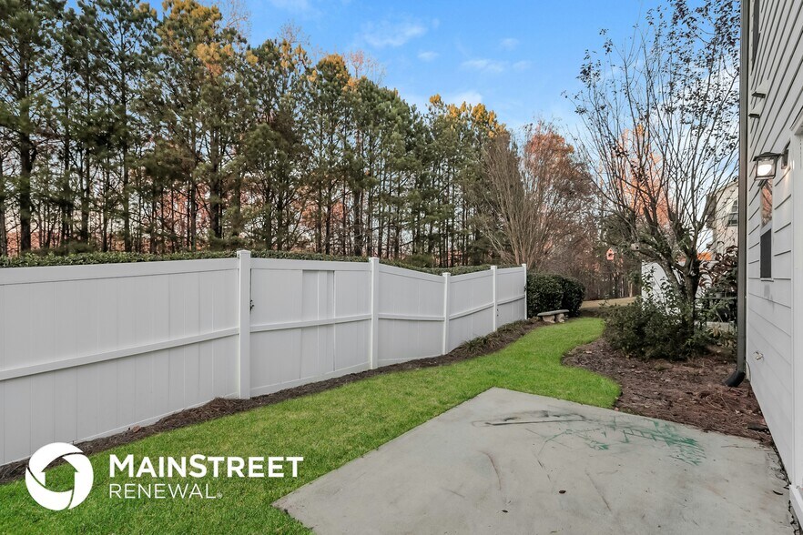 Building Photo - 4709 Autumn Rose Trail
