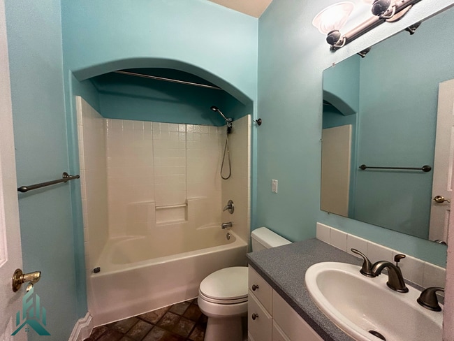 Building Photo - Modern and Spacious 3 Bed/2.5 Bath Home