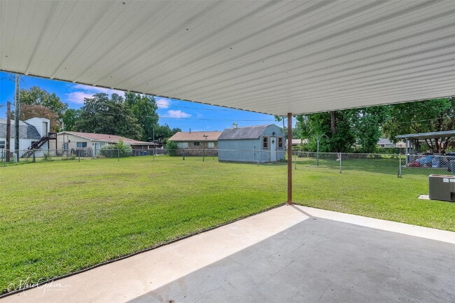 Building Photo - "Charming 3-Bedroom Retreat with Cozy Fire...