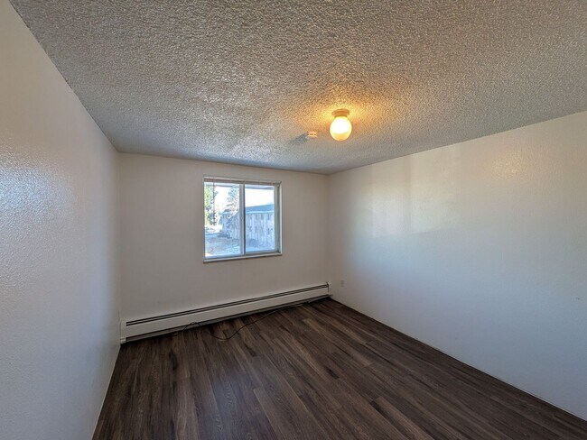 Building Photo - 2 Bed 2 Bath Condo Available NOW!
