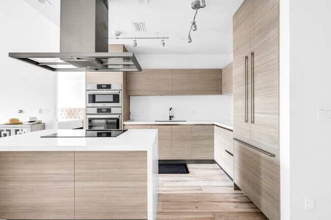 Building Photo - 155 E Boca Raton Rd