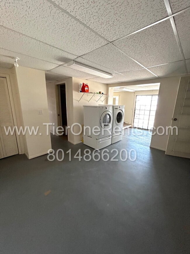Building Photo - NO DEPOSIT option available for qualified renters!