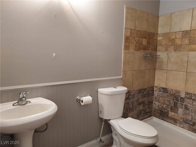 Building Photo - 1920 Turtlerock St