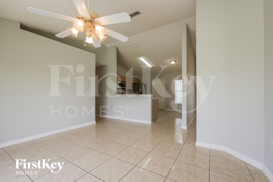 Building Photo - 827 Massy Ct