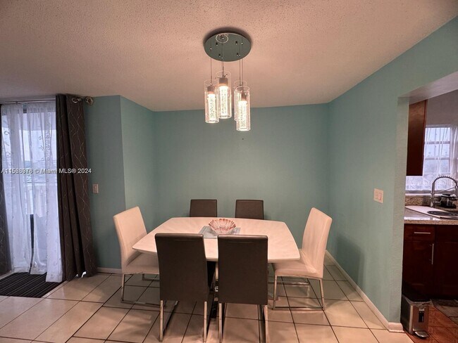 Building Photo - 1817 S Ocean Dr