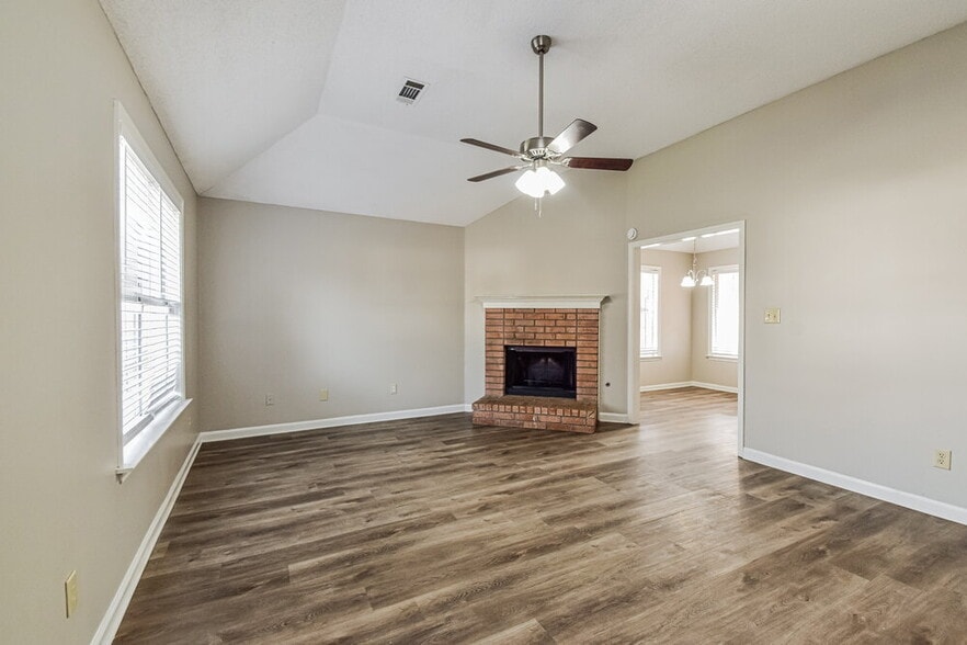 Building Photo - 1124 Dove Hollow Cir E