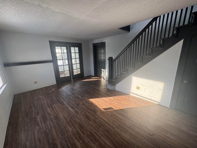 Building Photo - 1507 Main-E