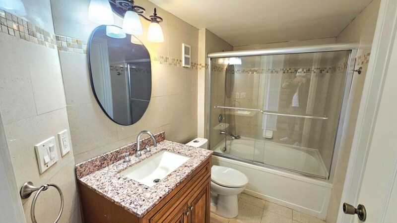 Building Photo - 4823 Via Palm Lakes Via