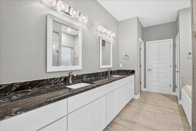 Building Photo - 6718 Stuyvesant Ct