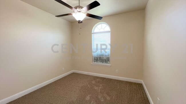 Building Photo - Wonderful 3/2.5/2 in Fantastic Lake Dallas Location For Rent!