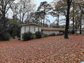 Building Photo - 3153 Woodhaven Dr