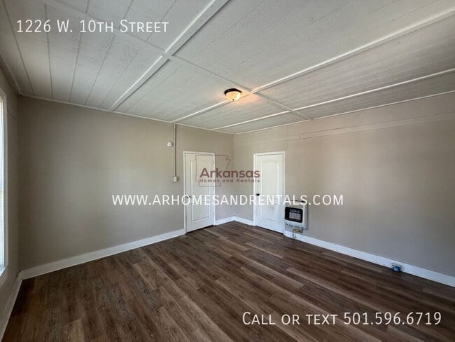 Building Photo - 1226 W 10th St