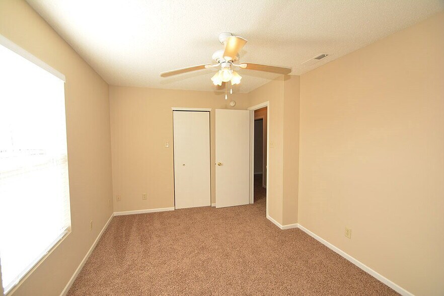 Building Photo - 911 Bentgrass Dr
