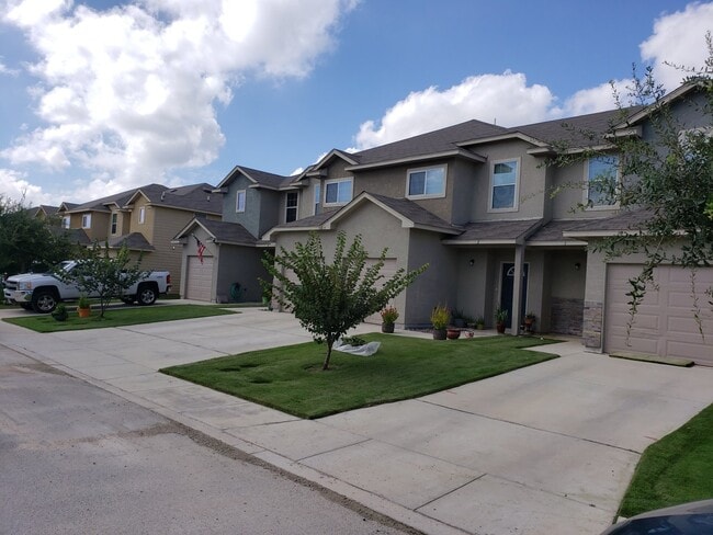 Building Photo - Town home for rent