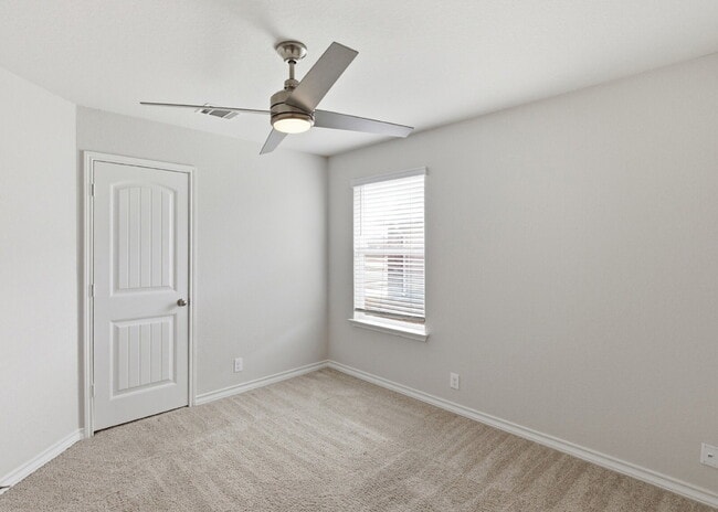 Building Photo - Spacious 4 Bedroom Home with Covered Patio in Red River Ranch