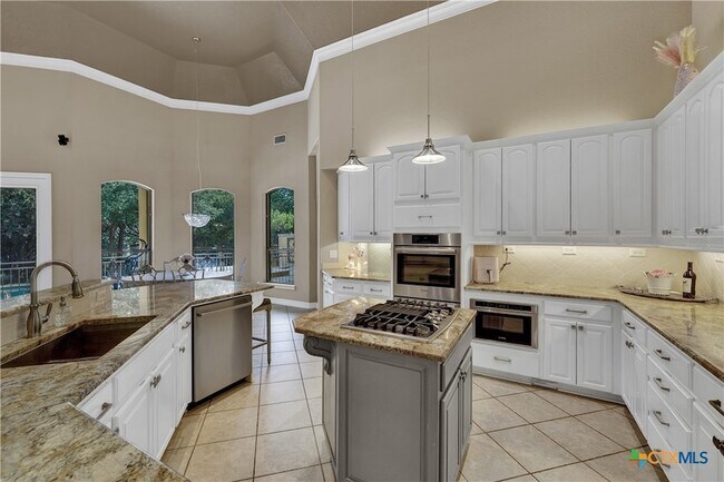Building Photo - 9752 Trophy Oaks Dr