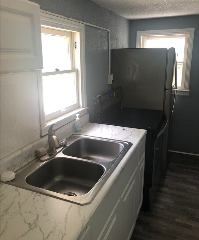 Building Photo - 811 N Pine St