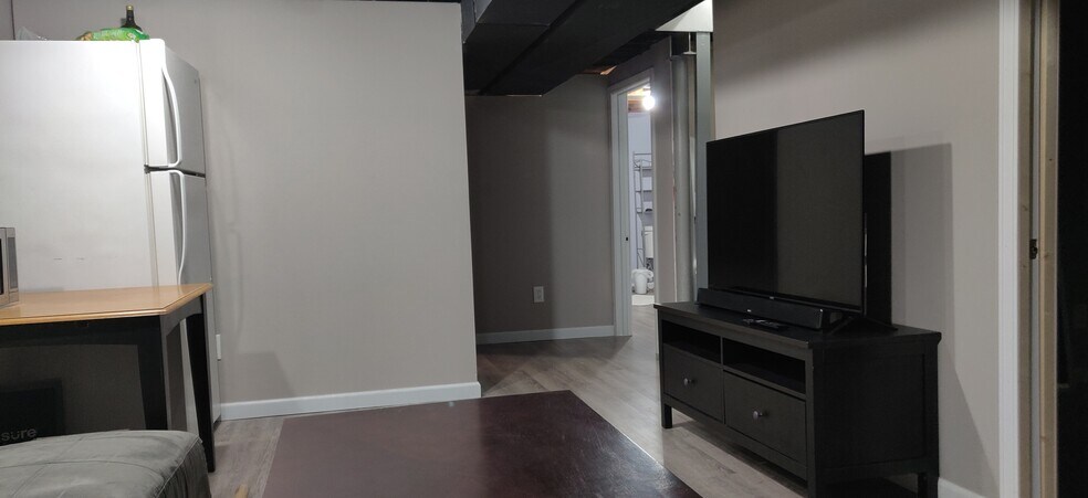 Building Photo - 2106 Wyndhurst Rd
