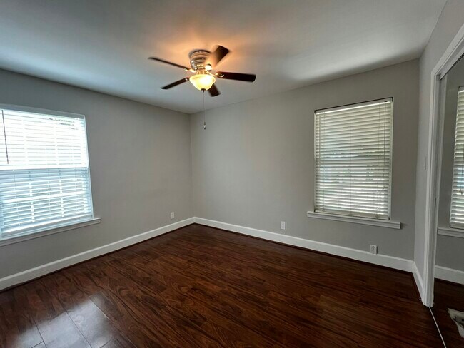 Building Photo - 1313 Casa Vale Dr