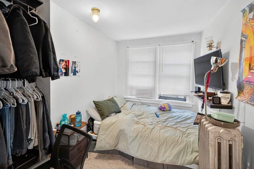 Building Photo - 1112 Garnett Pl