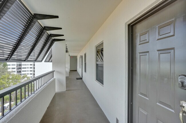 Building Photo - 356 Golfview Rd