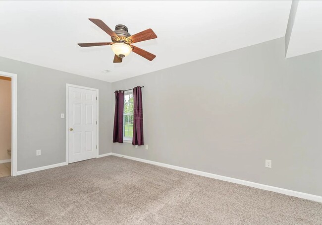 Building Photo - Beautiful 3rd floor condo in Jefferson ava...