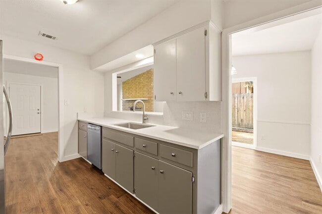 Building Photo - 2507 Biggs Dr