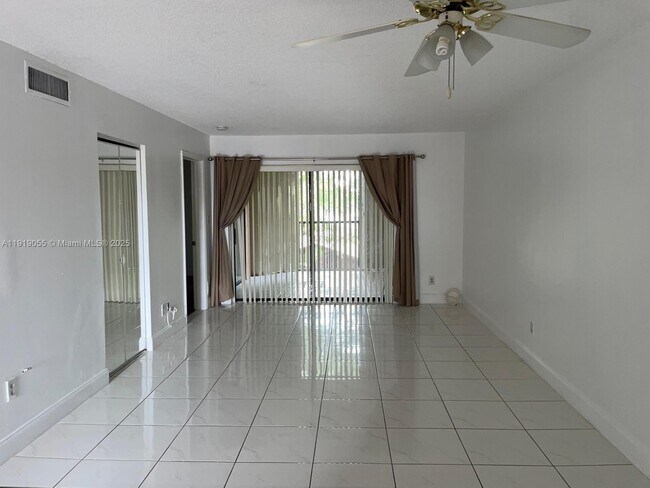 Building Photo - 3410 Foxcroft Rd