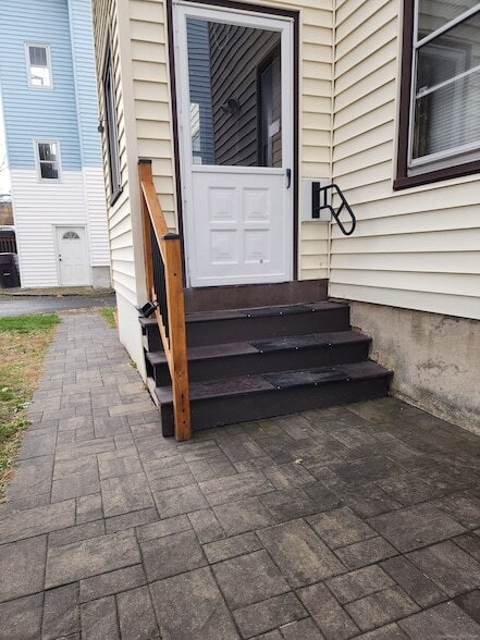 Building Photo - 106 Lyons St