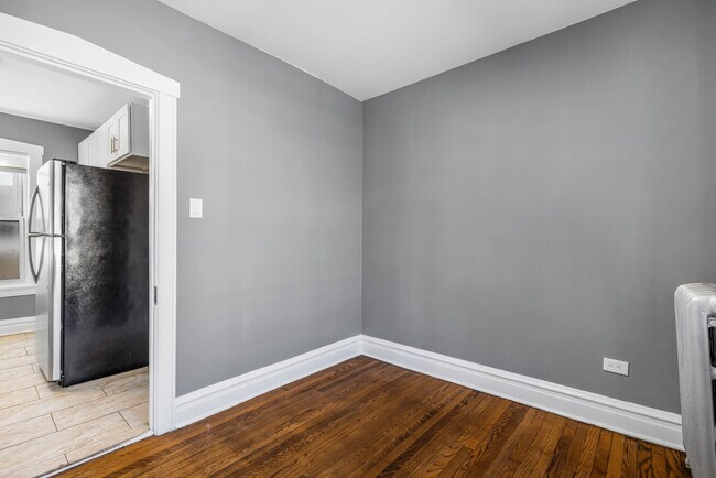 Building Photo - 5761 N Elston Ave