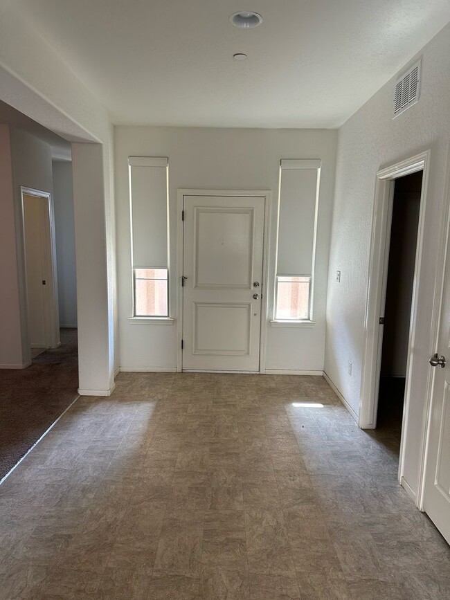 Building Photo - 318 S Wind Ct