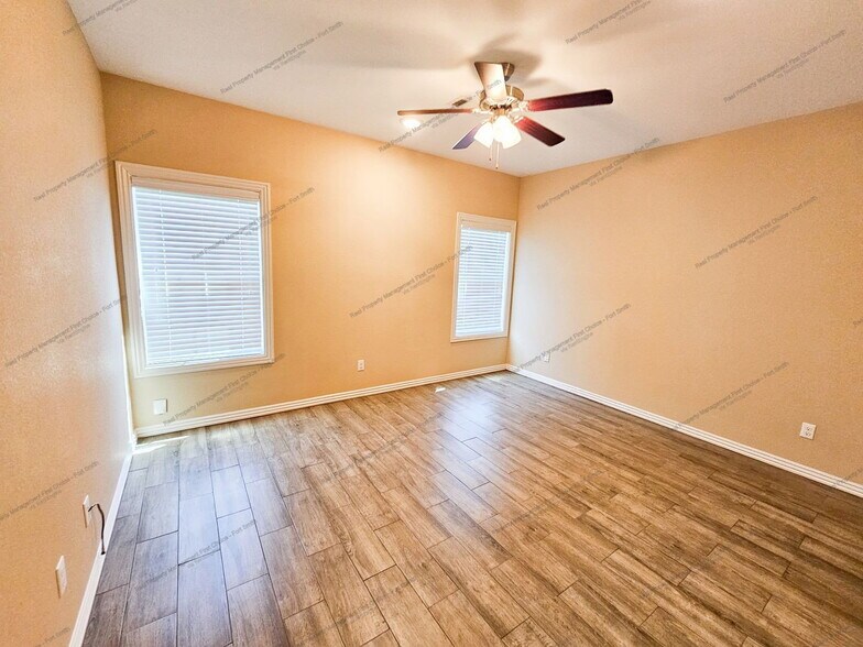 Building Photo - 9907 Landry Dr