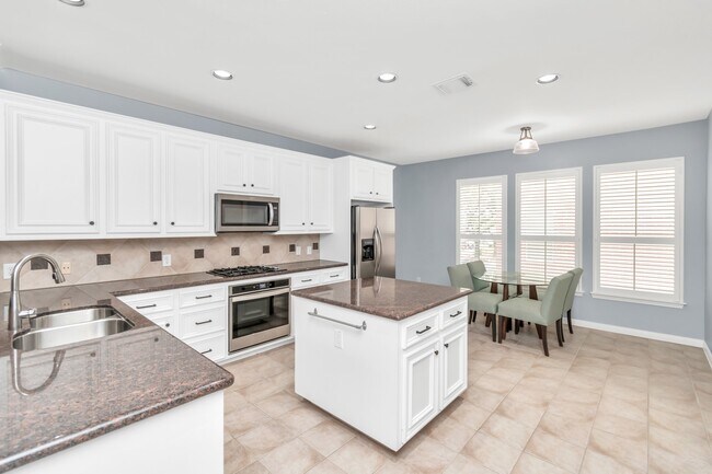 Building Photo - 2901 W Dallas St