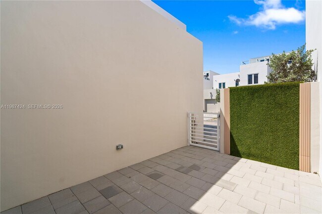 Building Photo - 6432 NW 104th Ct