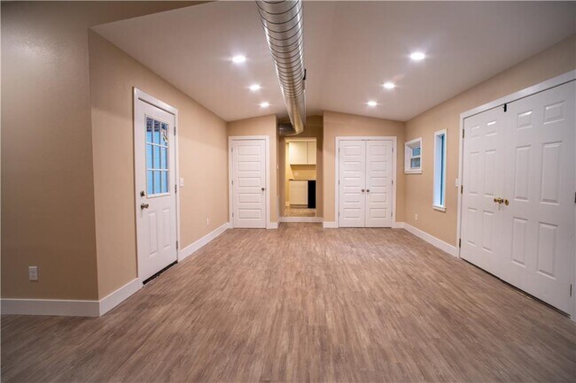 Building Photo - 453 S Mashburn Ave