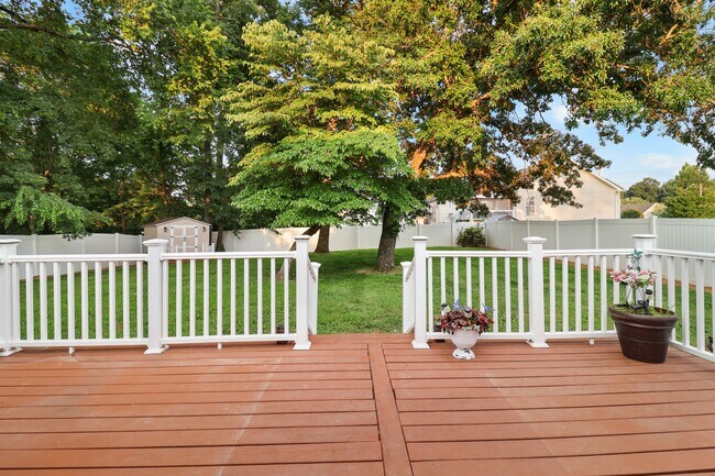 Building Photo - 1633 Cedar Springs Cir
